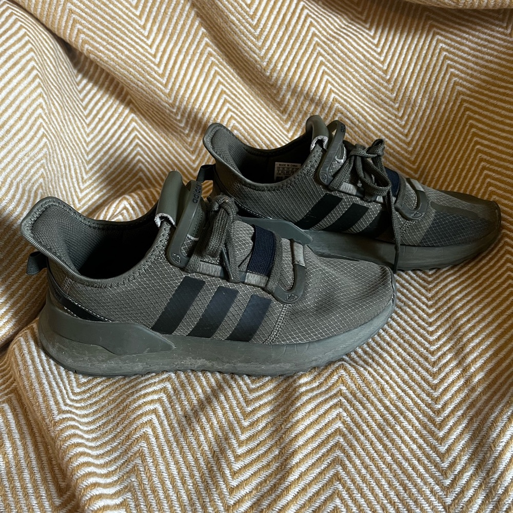 Green adidas sneakers men 7/ women 8.5